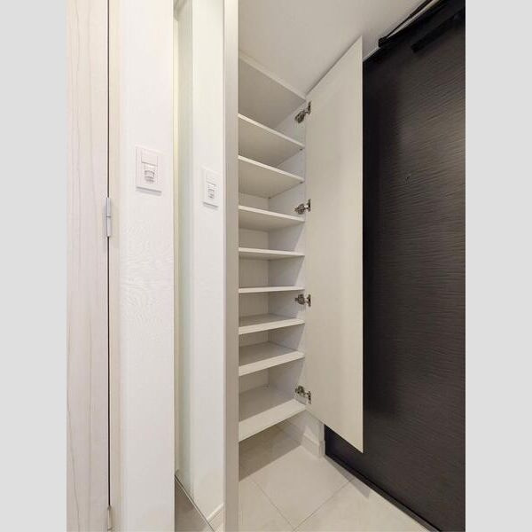 S-RESIDENCE堺筋本町Unoの玄関