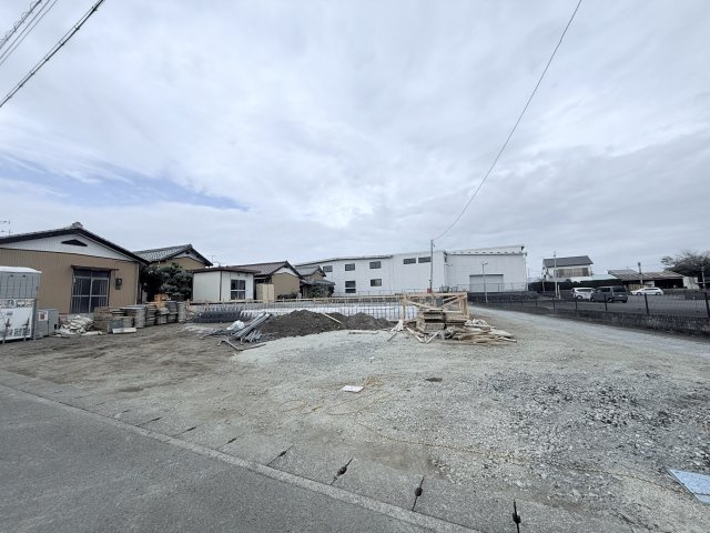 【外観】 | 浜松市浜名区於呂 4期 新築一戸建て 1号棟 | 現在建築中の外観画像です。ご内覧は同じメーカーの完成物件へご案内いたしますので、いつでもご相談ください！