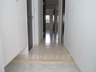 ＪＲＢハイツ高陽の玄関|大型シューズボックス