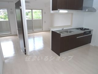 ＪＲＢハイツ高陽の居間・リビング|人気の対面キッチン