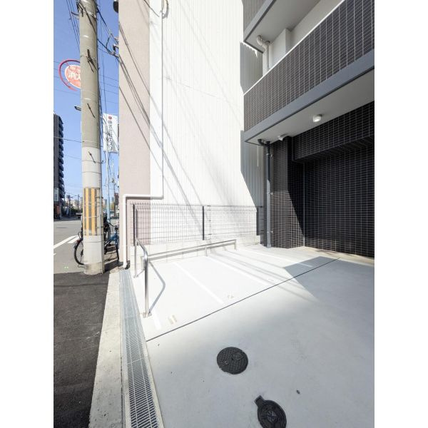 Alivis新町の駐車場