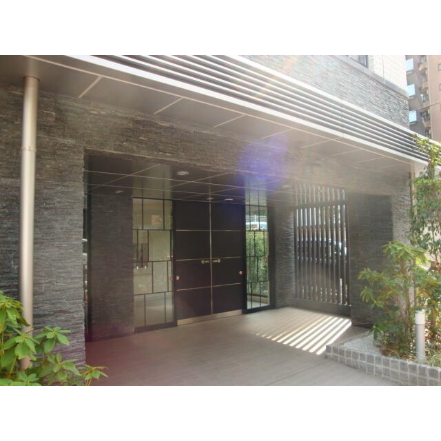 クレアホームズ新宿百人町(クレアホームズシンジュクヒャクニンチョウ)のエントランス