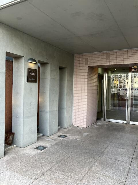 グレース早稲田のエントランス