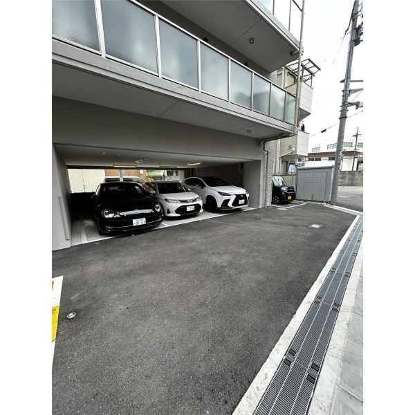 エスリードレジデンスグラン大阪福島ノースの駐車場