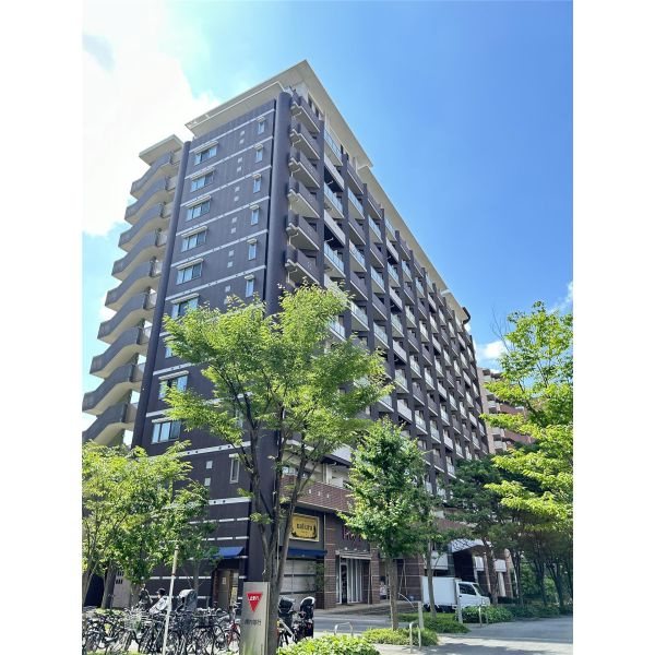 ロイヤルパークス桃坂の外観