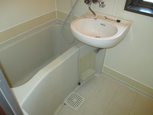 エンジェルス守屋の浴室|<!DOCTYPE html>
<html lang="ja">
<head>
    <meta charset="UTF-8">
    <meta name="viewport" content