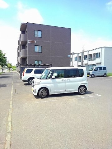 パルコ・ヴィアーレの駐車場|<!DOCTYPE html>
<html lang="ja">
<head>
    <meta charset="UTF-8">
    <meta name="viewport" content