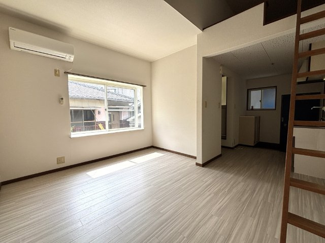 サンシャイン矢岳の居間・リビング
