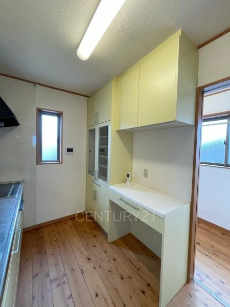 前橋市六供町中古一戸建てのキッチン|食器棚付き
