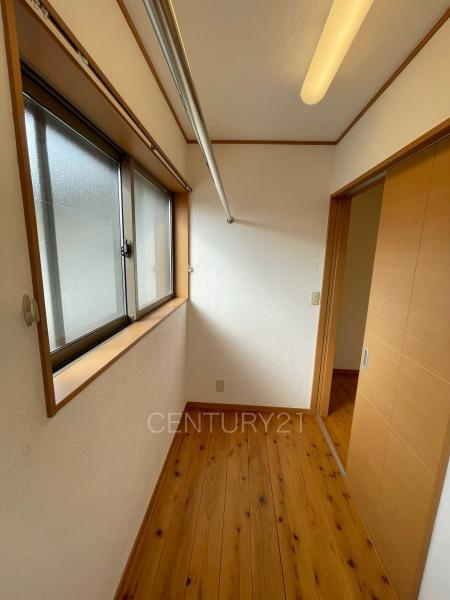 前橋市六供町中古一戸建てのキッチン|パントリー付きで沢山収納できます