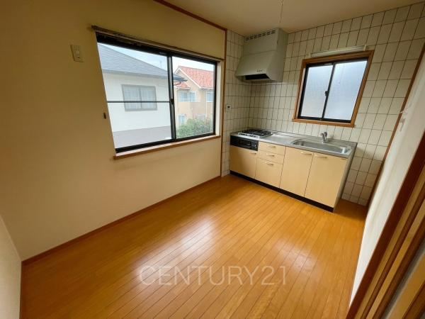 前橋市六供町中古一戸建てのキッチン|2階ダイニングスペース