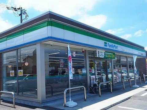 マスカットの周辺|ファミリーマート富山鍋田店まで300m