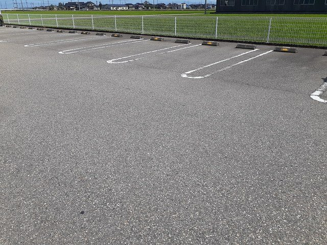 ブリアントビュ－　Ｅの駐車場