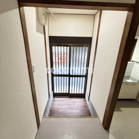 南寺方中通2丁目貸家の玄関