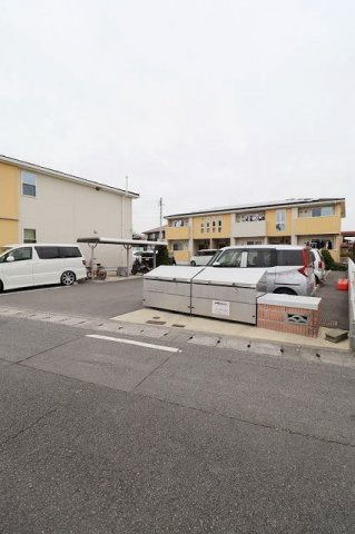 【駐車場】 | コーリンエステートエビスⅡ | 車をお持ちの方に嬉しい駐車場付きの物件です