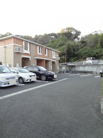 カルムⅡの駐車場|車をお持ちの方に嬉しい駐車場付きの物件です
