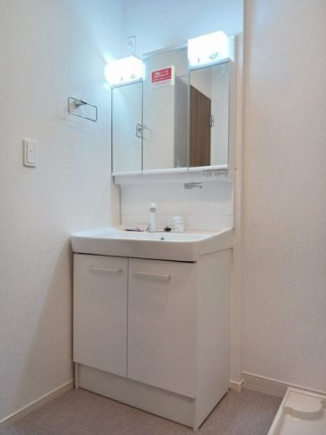 ライトヒルズレジデンスＢの洗面所|コンパクトで使いやすい洗面所