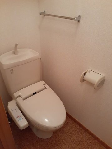 モンターニュＢのトイレ|清潔感のあるトイレです
