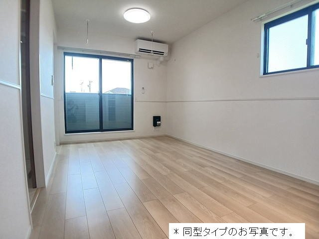 ルミエールの居間・リビング|ゆったりとしたリビングです