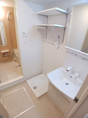 メゾンＨＩＫＡＲＩの洗面所|コンパクトで使いやすい洗面所