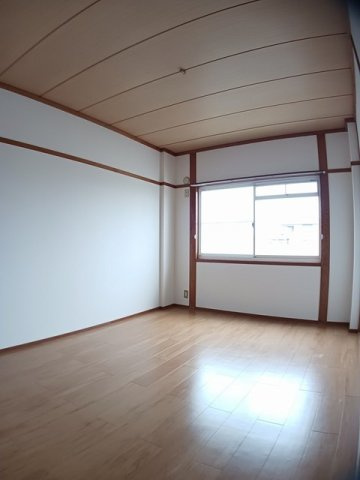 パレラフォーレの内装|明るい室内です