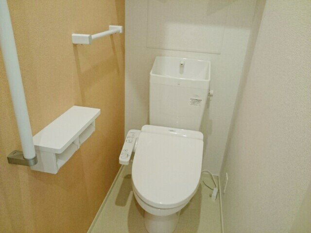 ＵＨ浅野のトイレ|落ち着いた色調のトイレです