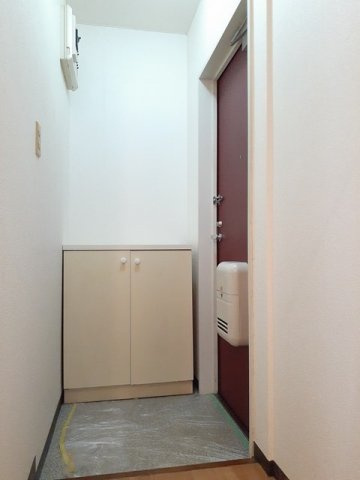 甲の山ハイツの玄関|収納もある玄関です