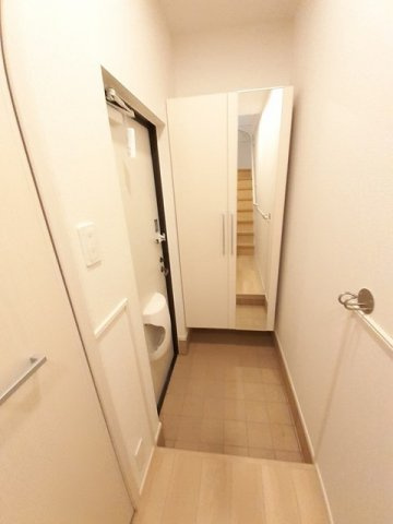 サンフラット亀島の玄関|明るい玄関です