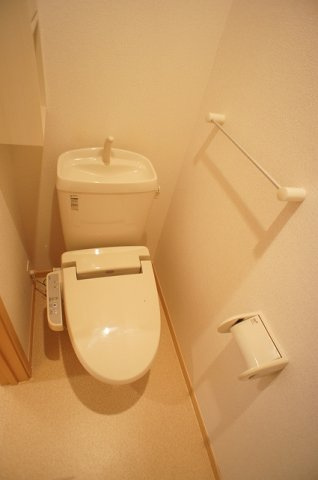 コリーヌのトイレ|落ち着いた色調のトイレです