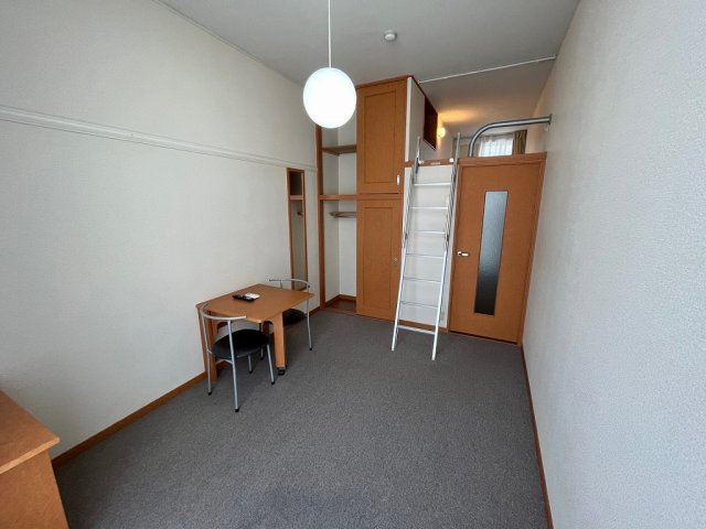 レオパレスヴァンⅡの寝室|寝室にいかがでしょうか