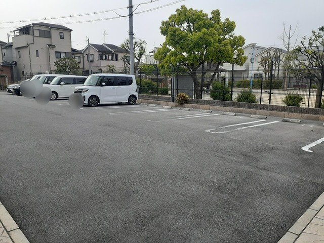 パークサイド東新町Ａの駐車場|駐車スペースもあります