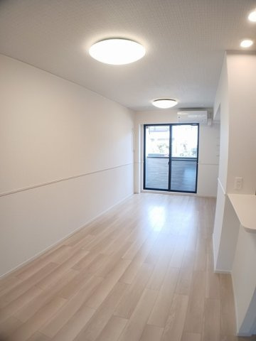 エルミタージュ泉ヶ丘１号館の居間・リビング|居間です