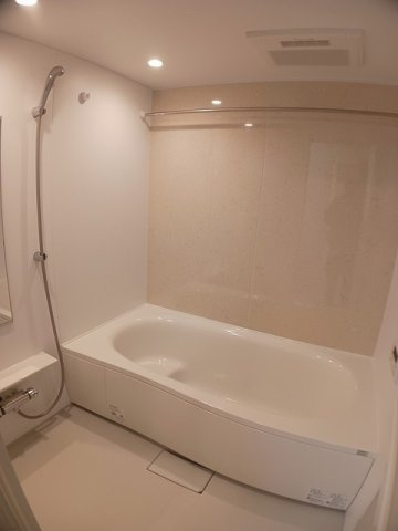 エルミタージュ泉ヶ丘１号館の浴室|コンパクトで使いやすいお風呂です