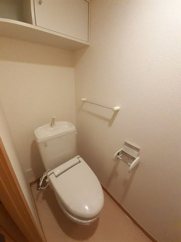 エステビエントのトイレ|落ち着いた色調のトイレです