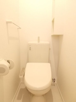 【トイレ】 | メゾンドリヴェール | ゆったりとした空間のトイレです
