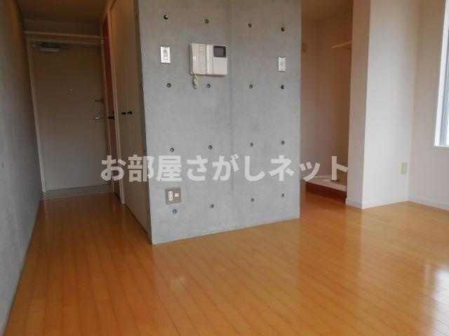 ZESTY西落合の洋室|一部コンクリート打ち放し