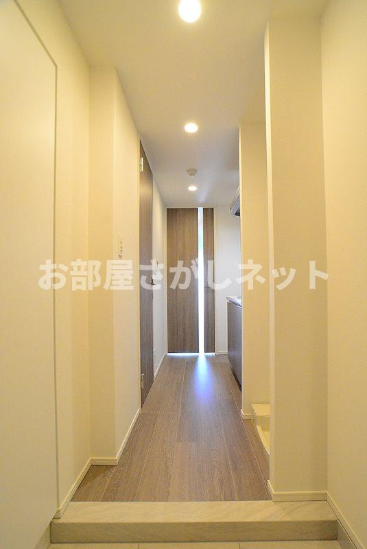 グランドコンシェルジュ池袋本町イーストの玄関|※カラータイプ異なります。