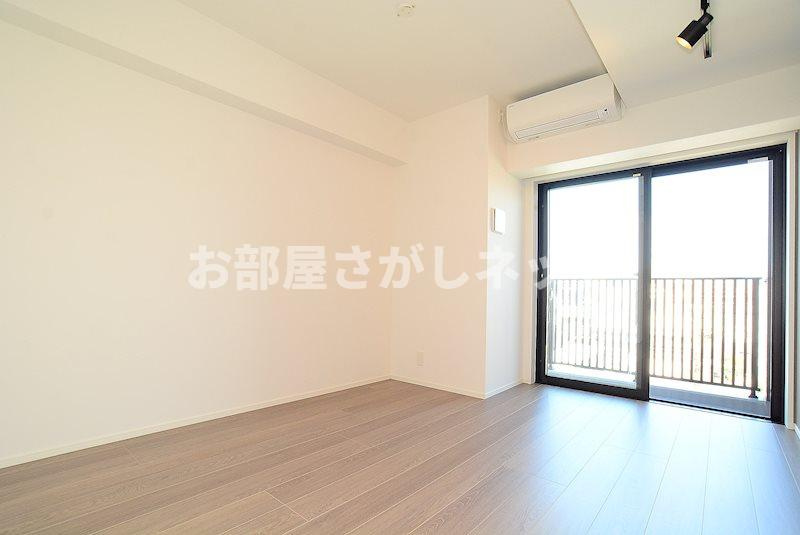 グランドコンシェルジュ池袋本町イーストの居間・リビング|※カラータイプ異なります。
