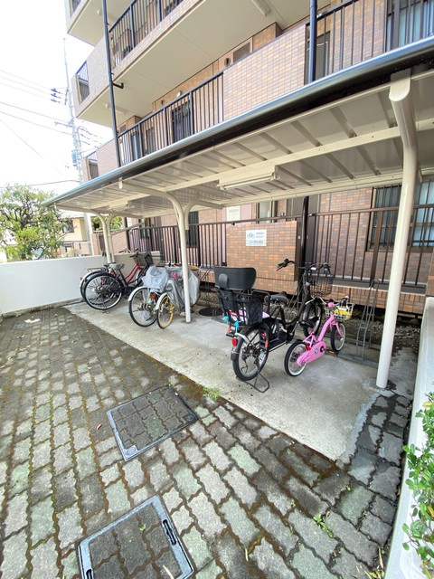 セピア室ノ木坂のその他共用部分|屋根付き駐輪場