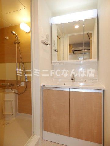 ルーエ天満橋の洗面所
