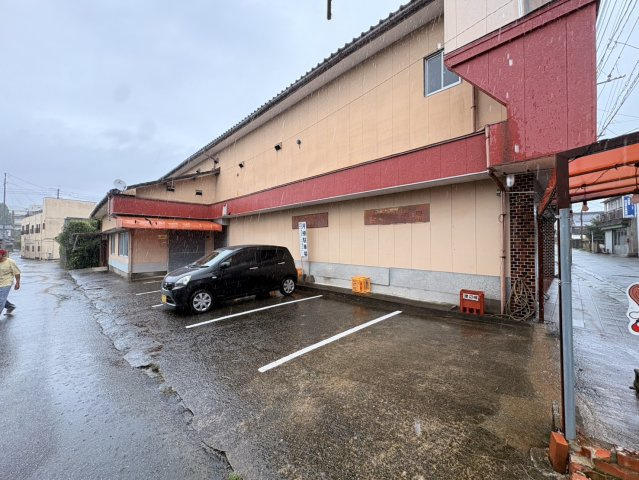 広々倉庫‼　事務所付き倉庫　八女市黒木町の駐車場