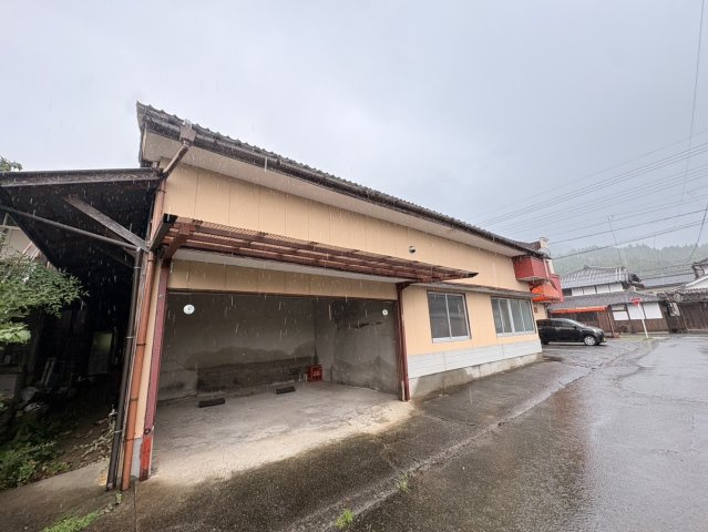 広々倉庫‼　事務所付き倉庫　八女市黒木町の駐車場