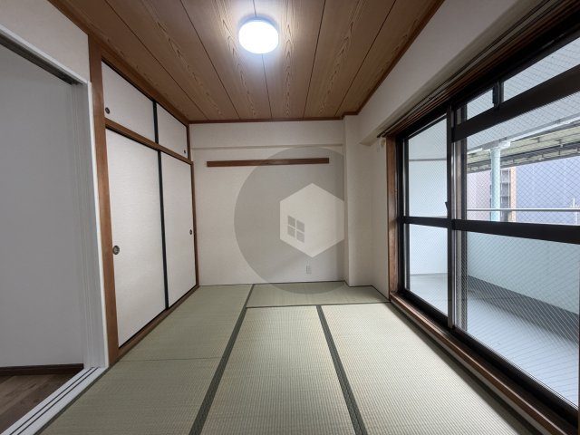 ロイヤルヒルズの和室