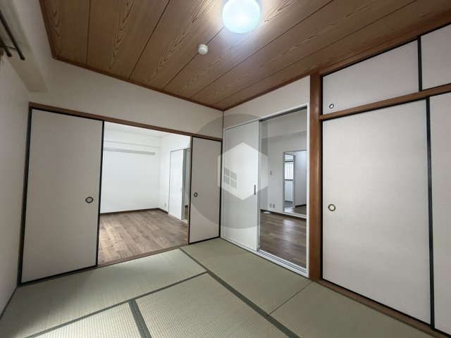 ロイヤルヒルズの和室