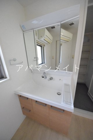 【洗面所】 | イーストサイドテラス | 独立洗面台です