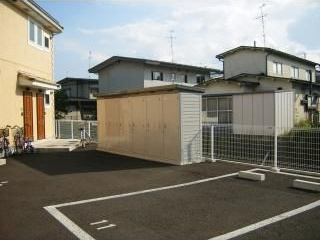 メゾン ドゥ イブー A棟の駐車場