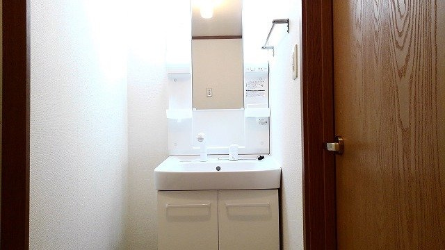 【洗面所】 | アラモードヴィラ壱番館 | スペースが確保できる洗面所です