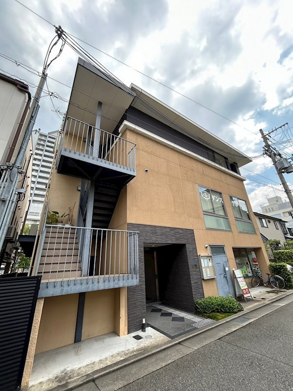 西宮北口ビルくすの木の外観