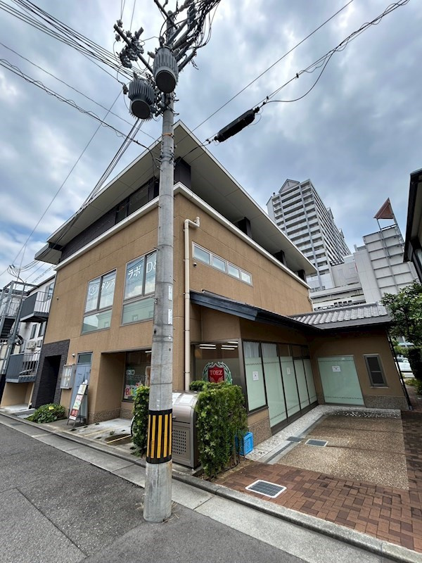 西宮北口ビルくすの木の外観