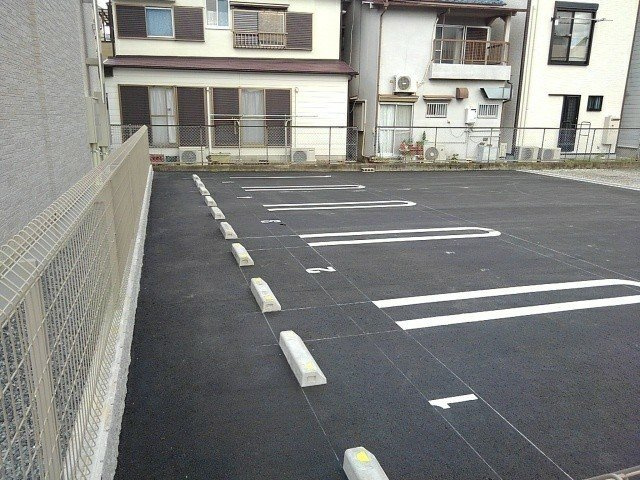 ドミール　プランドールの駐車場
